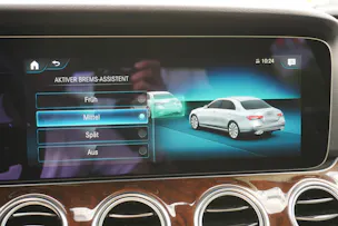 Mercedes-Benz E 300 Avantgarde 9G-Tronic