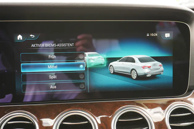 Mercedes-Benz E 300 Avantgarde 9G-Tronic