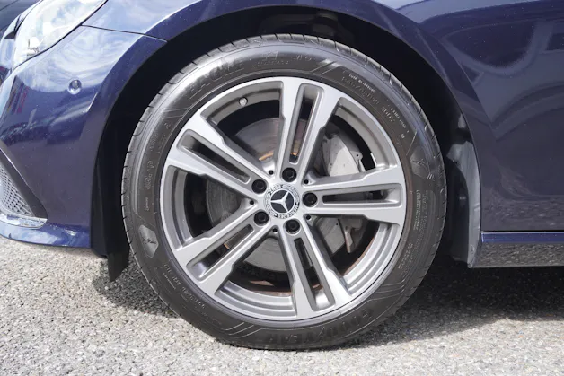 Mercedes-Benz E 300 Avantgarde 9G-Tronic