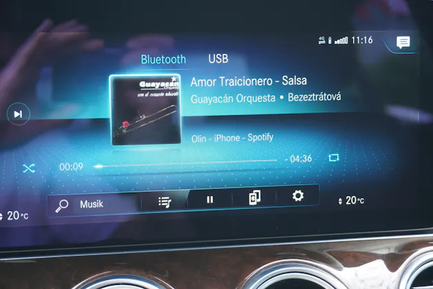 Mercedes-Benz E 300 Avantgarde 9G-Tronic