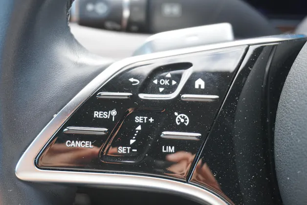 Mercedes-Benz E 300 Avantgarde 9G-Tronic