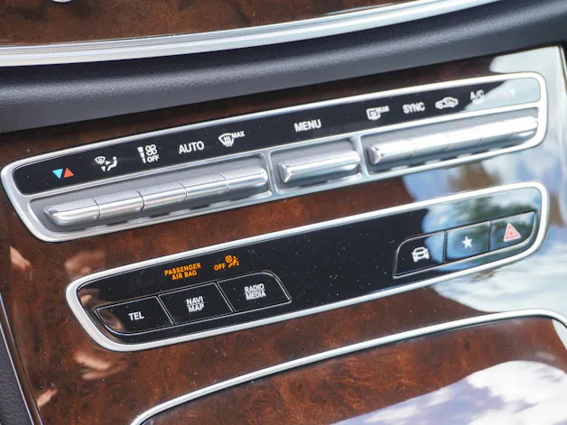 Mercedes-Benz E 300 Avantgarde 9G-Tronic