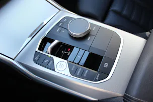 BMW 330i Touring xDrive M SPORTPAKET