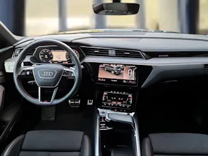 Audi Q8 50 e-tron Black Edition quattro Mythosschwarz Metallic