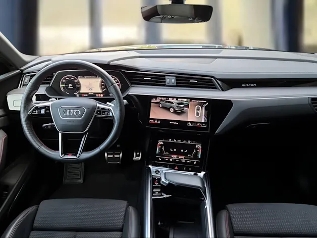 Audi Q8 50 e-tron Black Edition quattro Mythosschwarz Metallic