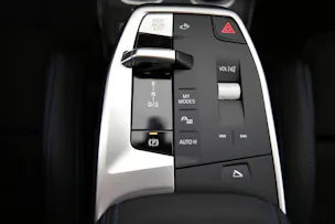BMW X1 30e xDrive paddles