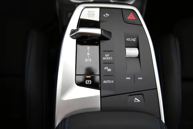 BMW X1 30e xDrive paddles