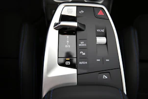 image du véhicule BMW X1 30e xDrive paddles