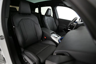 https://vehicle.imgix.net/4408012/ec513228-3838-42ba-a562-133f9ac0309a.jpg