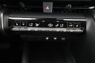 https://vehicle.imgix.net/4408030/766b5be9-201c-40c7-8858-8129a2a4052b.jpg