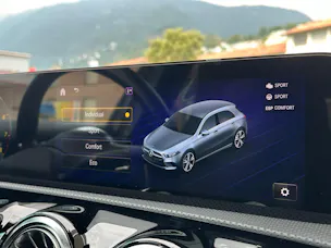 MERCEDES-BENZ A 200 AMG Line