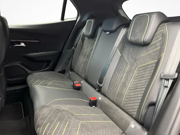 Peugeot 2008 1.2 Hybrid 145 GT Exclusive