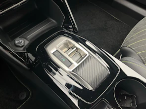 immagine del veicolo PEUGEOT 2008 1.2 Hybrid 145 GT Exclusive