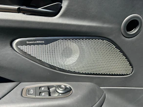 https://vehicle.imgix.net/4408141/9a512b21-ac1e-4443-acc1-e85bea03fe9d.jpg