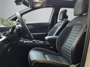 https://vehicle.imgix.net/4408168/28b901a8-4458-464e-8415-14db829b309a.jpg