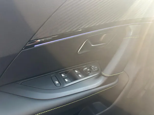 Peugeot 2008 1.2 Hybrid 145 GT Exclusive