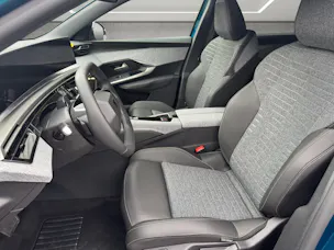 PEUGEOT 5008 1.2 Hybrid 145 Allure Premium