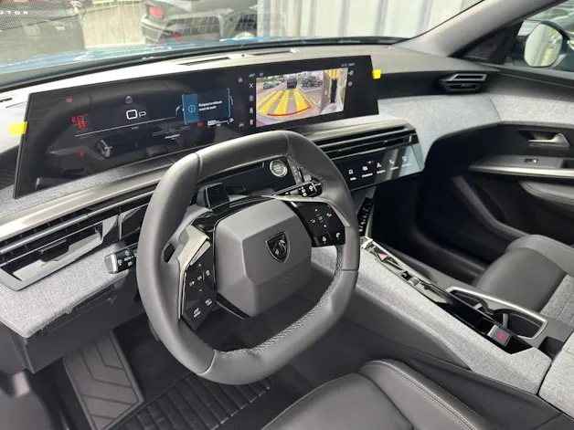 PEUGEOT 5008 1.2 Hybrid 145 Allure Premium