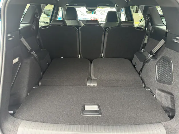 PEUGEOT 5008 1.2 Hybrid 145 Allure Premium