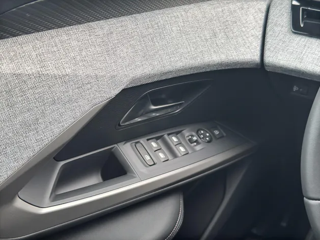 PEUGEOT 5008 1.2 Hybrid 145 Allure Premium