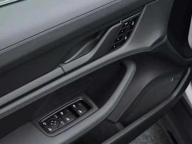Porsche Taycan 4S Black Edition