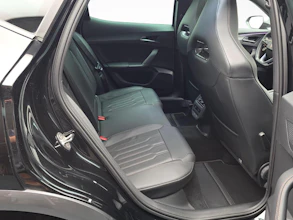 https://vehicle.imgix.net/4408323/6b4755ee-7444-4364-8444-e10b165568d8.jpg