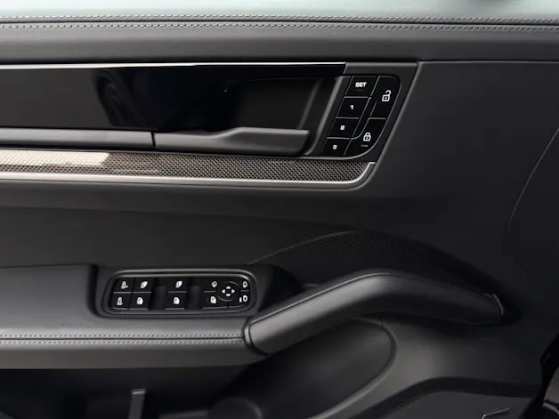 PORSCHE Cayenne Black Edition