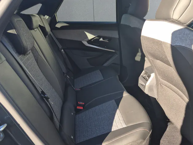 PEUGEOT 3008 e-Allure Premium AWD