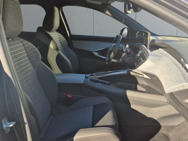 PEUGEOT 3008 e-Allure Premium AWD