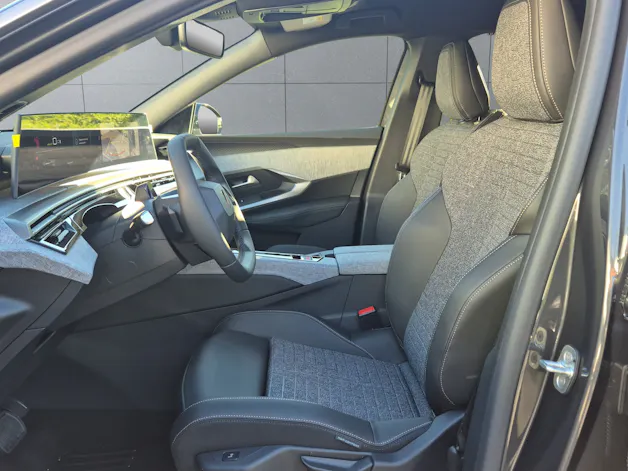 PEUGEOT 3008 e-Allure Premium AWD