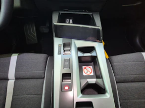 https://vehicle.imgix.net/4408602/4af70422-afd6-44fb-85fb-552e9c2e1c91.jpg
