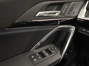 BMW X1 30e xDrive paddles