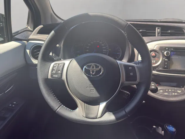 Toyota Yaris 1.5 VVT-i HSD Sol