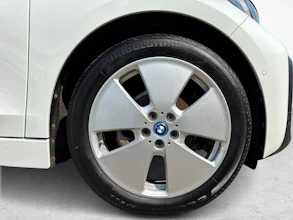 https://vehicle.imgix.net/4408730/e34064c0-4b9f-4cd1-95dd-f3b9300a7874.jpg