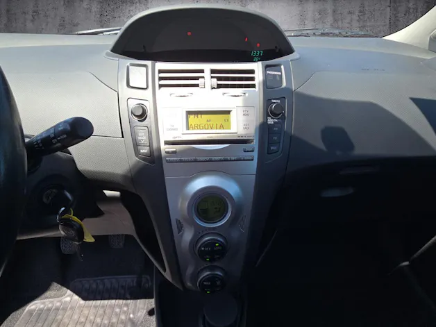 Toyota Yaris 1.3 16V Linea Sol