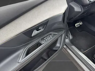 PEUGEOT 5008 2.0 BlueHDi 180 GT