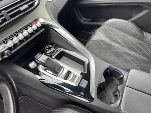 PEUGEOT 5008 2.0 BlueHDi 180 GT