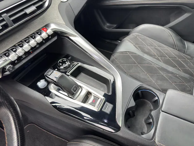 PEUGEOT 5008 2.0 BlueHDi 180 GT