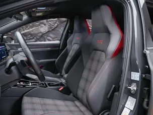 VW Golf 2.0 TSI GTI DSG *Abstandsregler* 19" Felgen*Harman/Kardon*Matrix LED Scheinwerfer*