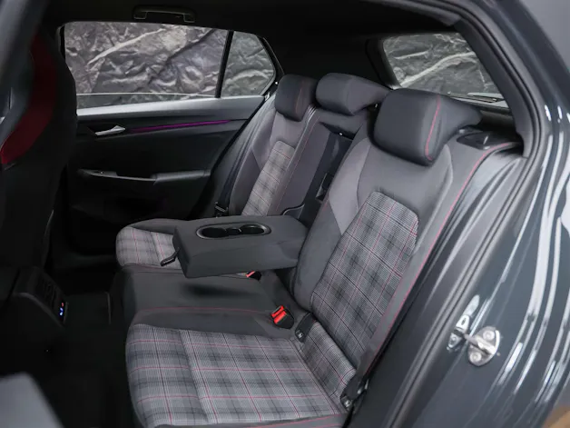 VW Golf 2.0 TSI GTI DSG *Abstandsregler* 19" Felgen*Harman/Kardon*Matrix LED Scheinwerfer*