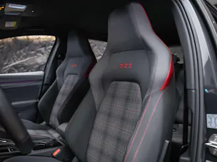 VW Golf 2.0 TSI GTI DSG *Abstandsregler* 19" Felgen*Harman/Kardon*Matrix LED Scheinwerfer*