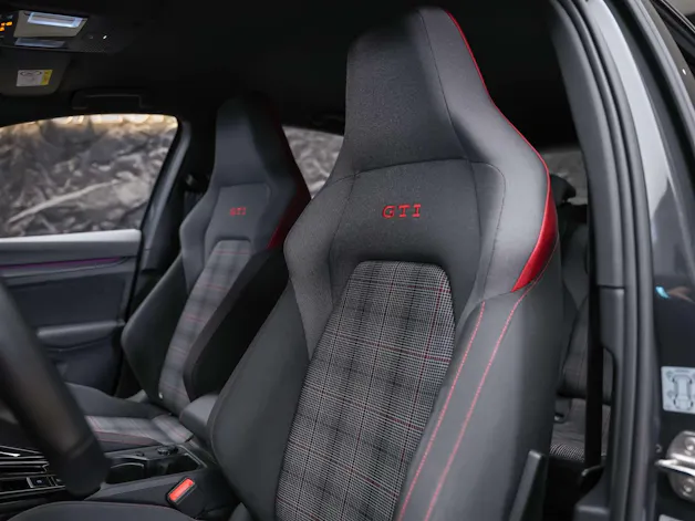 VW Golf 2.0 TSI GTI DSG *Abstandsregler* 19" Felgen*Harman/Kardon*Matrix LED Scheinwerfer*