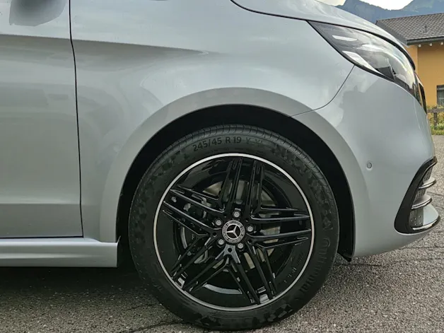 Mercedes-Benz V 300 d lang Swiss 9G-T