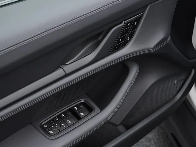 Porsche Taycan 4S Black Edition