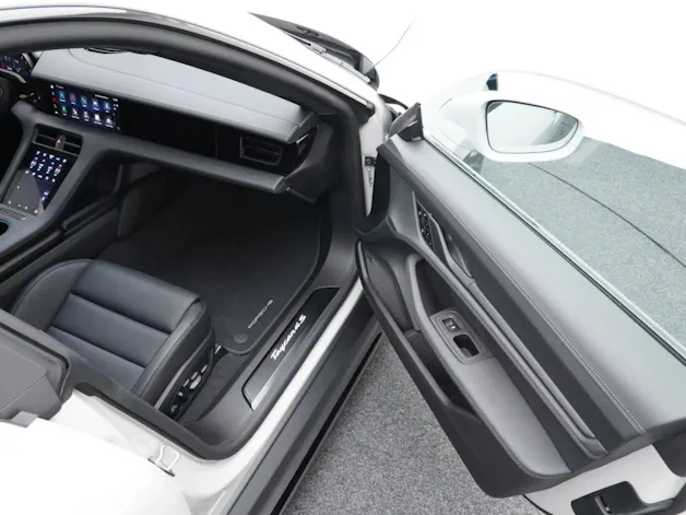 Porsche Taycan 4S Black Edition