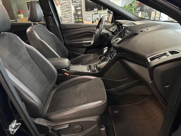 FORD Kuga 2.0 TDCi ST Line High 4WD PowerShift