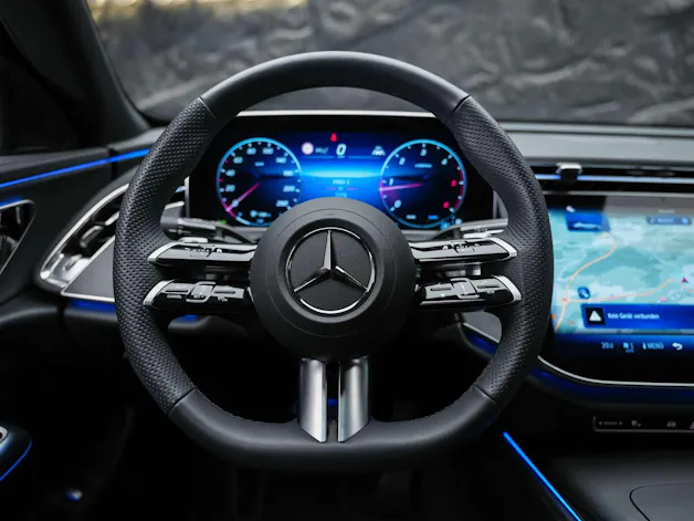 Mercedes-Benz E 220 d AMG Line 4Matic 9G-Tronic *Werksgarantie*21" Felgen*Abstandsregler*