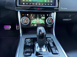 Jaguar XE 2.0 D 180 R-Dynamic S AWD
