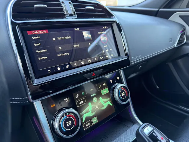 Jaguar XE 2.0 D 180 R-Dynamic S AWD