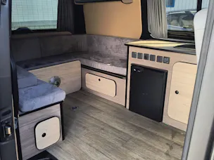 VW T5 Camper 3000 2.0 TDI 140 4m